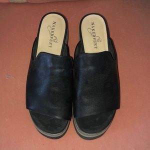 Naked feet platform black sandals
